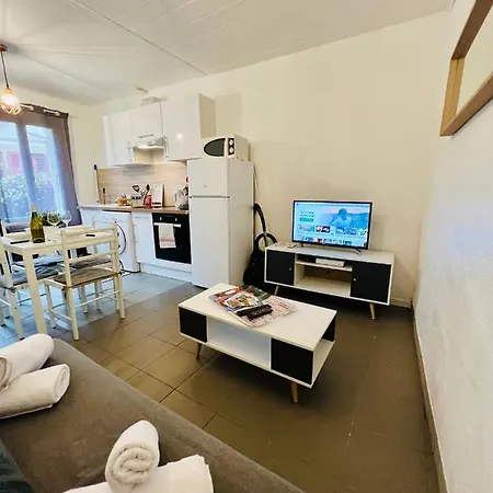 La Petite Maison Moulinoise, Avec Terrasse, Proche Foirail Et Centre Appartement
