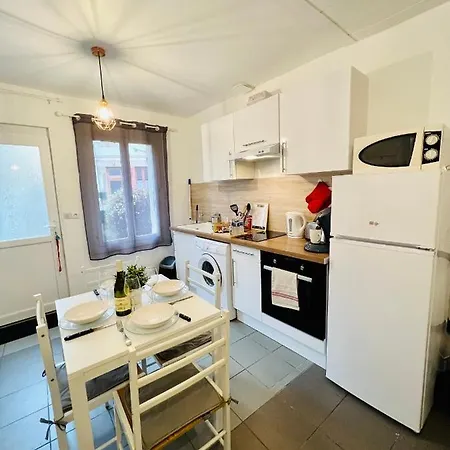 La Petite Maison Moulinoise, Avec Terrasse, Proche Foirail Et Centre Appartement