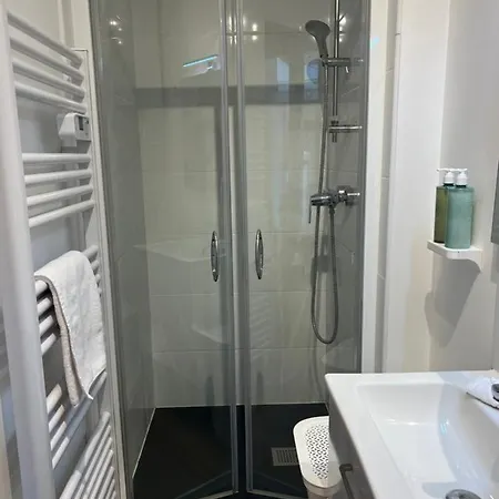 Appartement La Petite Maison Moulinoise, Avec Terrasse, Proche Foirail Et Centre