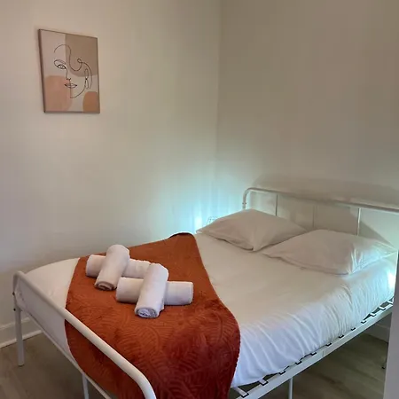 Appartement La Petite Maison Moulinoise, Avec Terrasse, Proche Foirail Et Centre