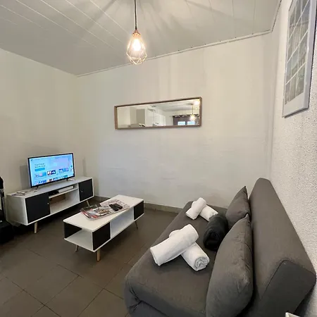 La Petite Maison Moulinoise, Avec Terrasse, Proche Foirail Et Centre